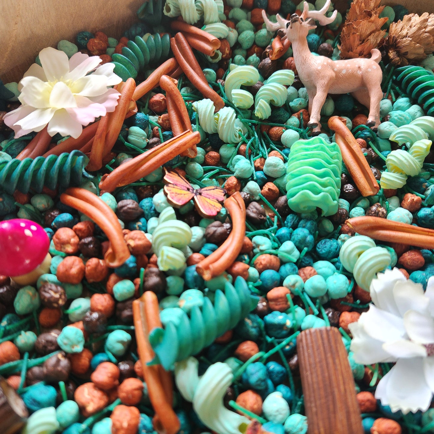 Woodland Bloom Pour and Play